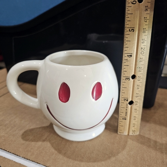 McCoy Happy Face Mug White Ceramic Pottery Smiley Face Red Eyes - Picture 3 of 10
